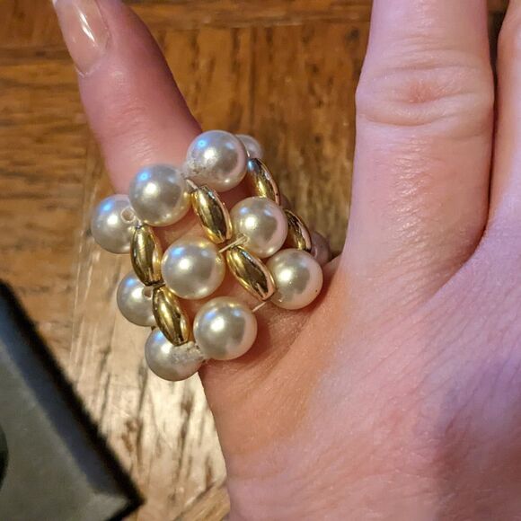 Stretchy faux pearl beaded statement ring - Picture 6 of 8